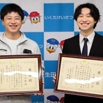 連携プレーで容疑者を取り押さえた大野雄斗さん（右）と前川英樹さん＝生田署