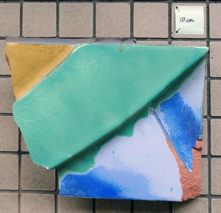 無料配布を予定する壁画のパネル（神戸市提供）