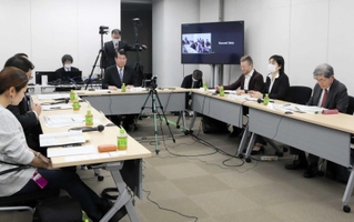 市立高の将来像について議論を交わす委員ら＝中央区東川崎町１