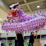 生き生きとした龍舞を表現する神港橘高校の龍獅團＝神戸市兵庫区会下山町３