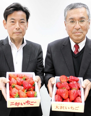 イチゴ狩り園の本格オープンをアピールする神戸市観光園芸協会のメンバー＝神戸新聞社