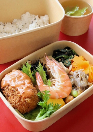 新多聞団地内で育ったエビを使った弁当