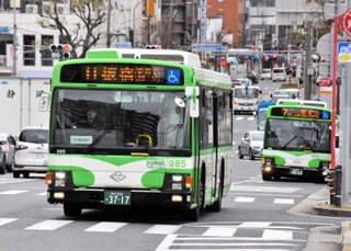 ４月から運行ルートの廃止や見直しが行われる神戸市バス＝兵庫区上沢通１