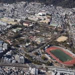 誘致大学が入る予定の王子公園一帯＝２０２２年１月、神戸市灘区