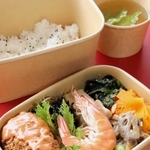 新多聞団地内で育ったエビを使った弁当