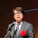 トリドールホールディングスの地域・海外市場戦略について講演する粟田貴也社長＝市産業振興センター（提供）