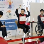 トークショーで競技の魅力などを語った芦田創さん（中央）と大矢勇気さん（右）＝トヨタハートフルプラザ神戸