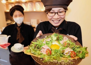 山田錦の米粉などを使ったガレット＝東灘区森北町２