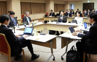 児童生徒の体力向上をテーマに議論された総合教育会議＝神戸市役所