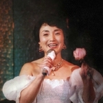 ヘンリー３０周年パーティーで歌う石井順子