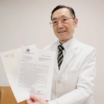 パリ五輪の聖火採火式に招かれた医師の賀来正俊さん＝神戸市東灘区田中町２