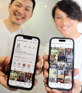 インスタグラムを活用し東灘だんじりを盛り上げる、清水浩史さん（左）と谷定暁さん（右）＝神戸市東灘区住吉山手４、山田区民会館