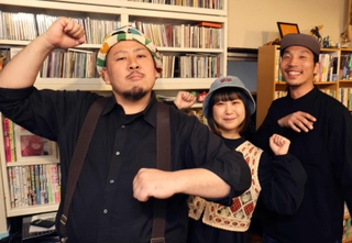 「みみみ食堂」の（左から）こんそめぱんち☆木村さん、みーちゃん、後藤タカヒロさん＝中央区旭通３、スペースドッグ！２ｎｄ