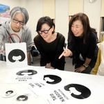 １５０年の節目を記念して作られたロゴ＝神戸市中央区元町通３