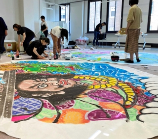 躍動感あふれる平知盛を描いたねぷたの鏡絵＝神戸市中央区小野浜町、デザイン・クリエイティブセンター神戸