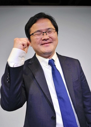 東京進出の意気込みを語る青山さん＝大阪市西区、楽屋Ａ