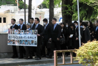 映画「生きる」の一場面（（ｃ）飯考行）