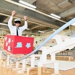 文化祭で手作りジェットコースターを披露した別役幸汰さん＝神戸大付属中等教育学校