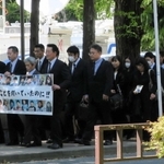 映画「生きる」の一場面（（ｃ）飯考行）