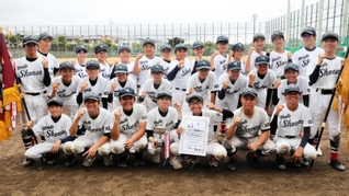 優勝を決めた湊翔楠中学校の野球部員＝神戸市西区学園東町８