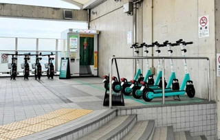 ＪＲ朝霧駅に設けられた「ループ」のポート＝明石市朝霧南町１（神戸市提供）