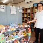 入り口に設けられた駄菓子のコーナー。自主学習すると２０円分のスタンプを押してもらえる＝長田区菅原通７