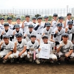 優勝を決めた湊翔楠中学校の野球部員＝神戸市西区学園東町８