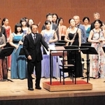 ２０１６年のアジア・フルートコングレス。金昌国さんの指揮で各地の一流奏者が協演した＝神戸市中央区、神戸文化ホール