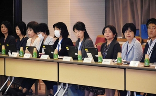 災害対策の総点検について議論した神戸市の防災会議。改選で女性委員が４割を超えた＝神戸市役所