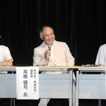 神戸-大阪間の鉄道史について語り合う専門家たち＝新開地アートひろば
