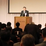 濱名山手学院の創立１００周年記念式典であいさつする関係者＝神戸市中央区港島中町６、神戸ポートピアホテル
