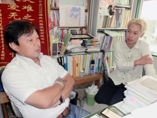 能登半島の豪雨被災地の支援を考える吉椿雅道さん（左）と山村太一さん＝神戸市兵庫区中道通２