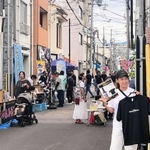 旧商店街で開いているワダミ市。地元に加え、遠方からの出店もある＝兵庫区小松通３