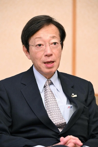 神戸新聞社のインタビューに応じた久元喜造市長＝神戸市役所（撮影・大田将之）
