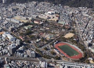 再整備計画が進む王子公園＝２０２２年１月、神戸市灘区