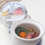 容器に税関旗をあしらった「神戸税関版　ひっぱりだこ飯」