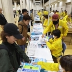 ランナーの受け付けが行われる神戸マラソンＥＸＰＯ会場＝２０２３年１１月、神戸・ポートアイランド