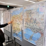 学童集団疎開先を示した地図などを展示する戦争展＝妙法華院