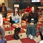 「私らしさ」をテーマに話し合う参加者ら＝東灘区岡本９