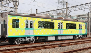 神戸市営地下鉄で運行される子育て応援車両＝神戸市須磨区西落合２、名谷車両基地