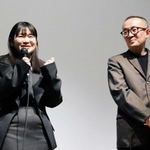 映画「港に灯がともる」公開に合わせて、主演の富田望生さん（左）と安達もじり監督が登壇。感極まった富田さんが涙を流す場面もあった＝神戸市中央区浪花町、シネ・リーブル神戸