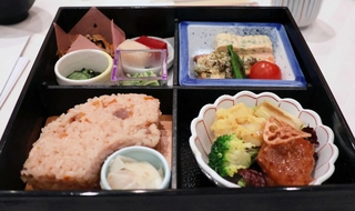 おいしく減塩できる「特製幕の内弁当」＝垂水区東舞子町