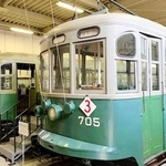 神戸市電の「７００形」（手前）と「８００形」＝須磨区西落合２（神戸市提供）