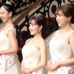 第１５代ウエディングクイーンに選ばれた（左から）結城永麗さん、梶尾綾さん、日之内彩華さん＝中央区弁天町２