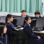 防災をテーマにトルコの学校と交流する高校生＝須磨友が丘高校