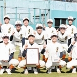 神戸大会を制した鷹匠中の選手ら＝あじさいスタジアム北神戸