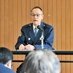 退職を前に、阪神・淡路大震災の経験を後輩に語る三中基弘さん＝長田署