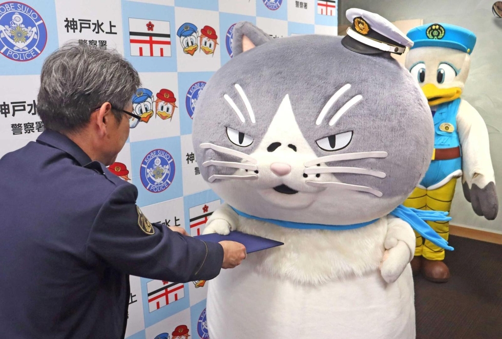 ぺいくん マルと県警キャラ「こうへいくん」が交通安全へタッグ コラボ