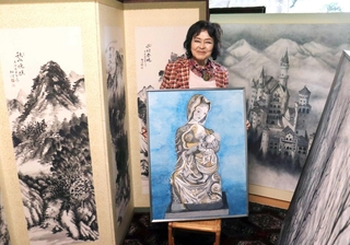 大阪・関西万博のハンガリーパビリオンに水墨画を出展する向山和子さん＝須磨区須磨本町