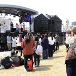 「ＴＯＴＴＥＩ　ＰＡＲＫ（トッテイパーク）」を無料開放して開催したステージイベント＝中央区新港町